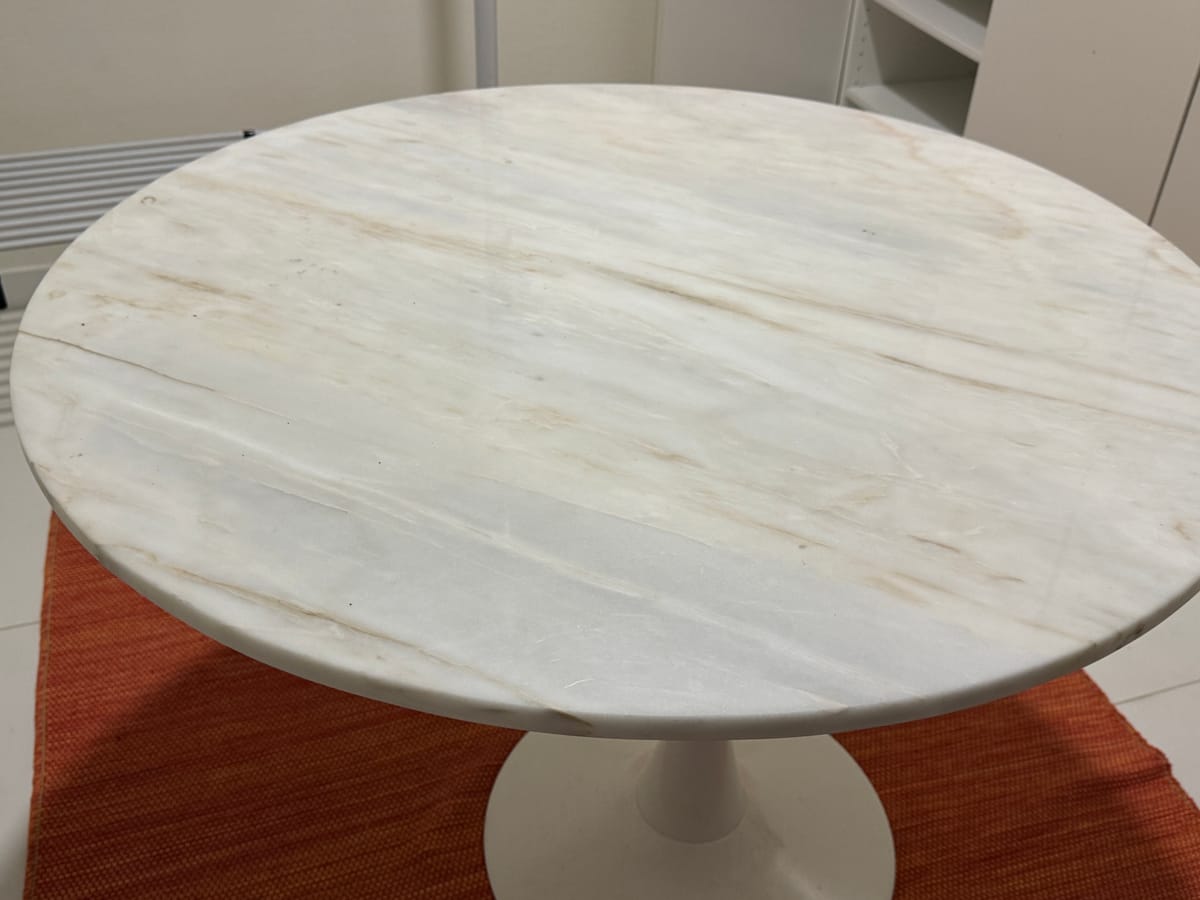 Marble table top and stand 100 x 100 cm (From loja: area)