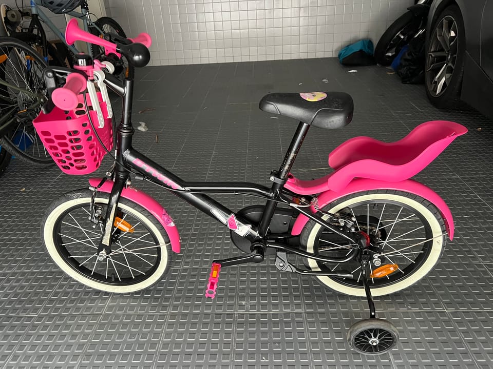 Bicycle 3-6 year old Girls + horn + doll seat + training wheels + basket